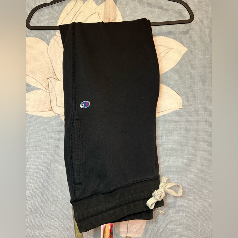 Champion Black Sweatpants for Casual Comfort